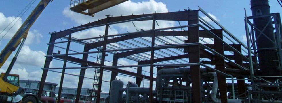 Metal building frame erection using crane
